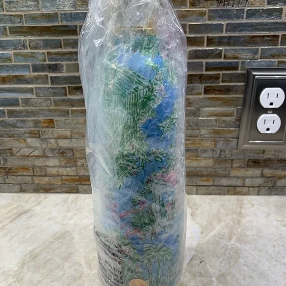 Lilly Pulitzer 24 Oz Squeeze The Day Water Bottle - Picture 4 of 11